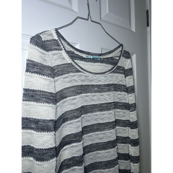 Maurice’s Women Long Sleeve Crochet Striped Sweater White/Gray Size Medium NWOT - Picture 2 of 7